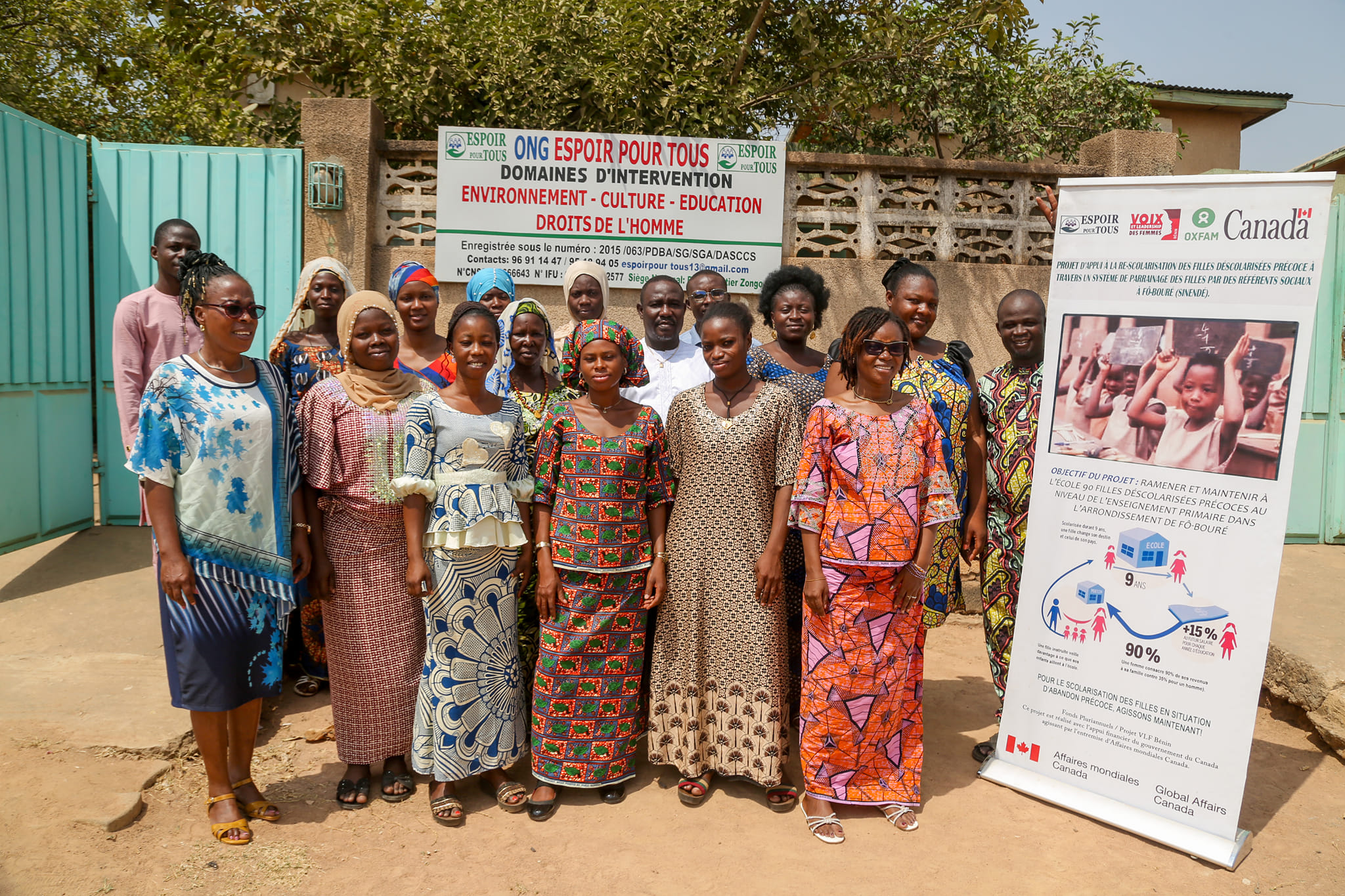 Photo de famille Atelier d'autoévaluation du projet de rescolarisation des filles à Sinendé